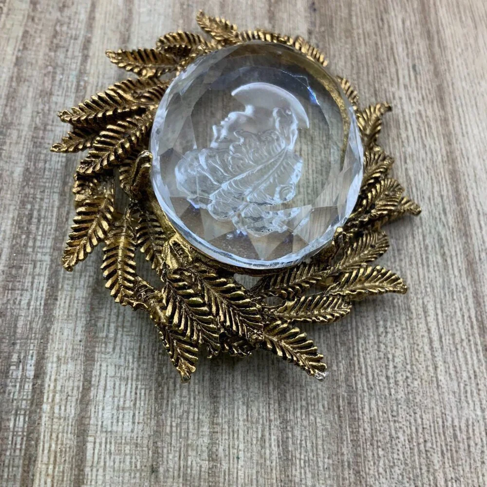 Whiting & Davis Co. Vintage 3D Intaglio Faceted Cameo Crystal Brooch Pendant